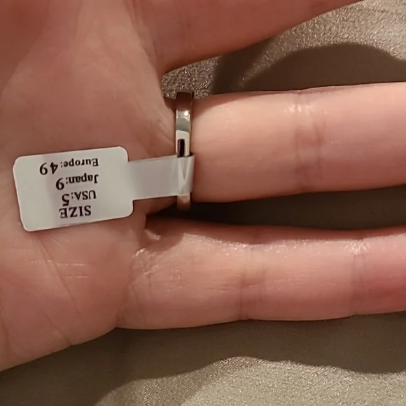 Heart shape cubic zirconia swirl band stainless steel ring - Picture 4 of 9